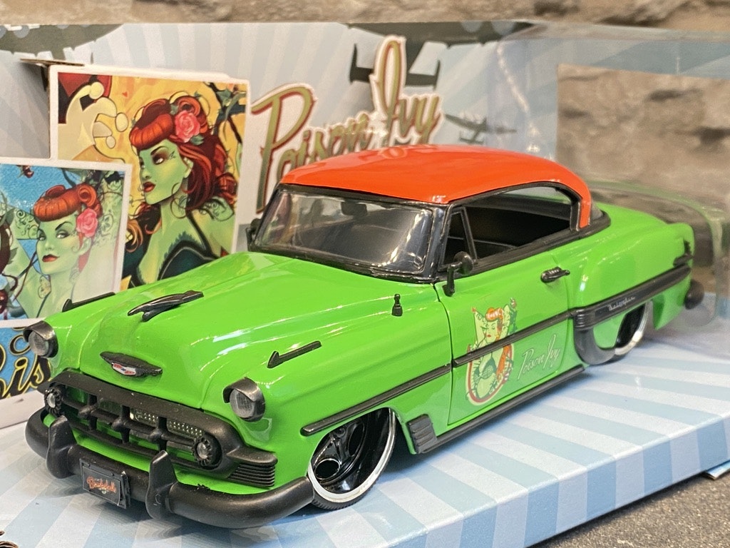 Skala 1/24: DC Comics Bombshells: Chevy Bel Air 53'a, Poison Ivy fr Jada