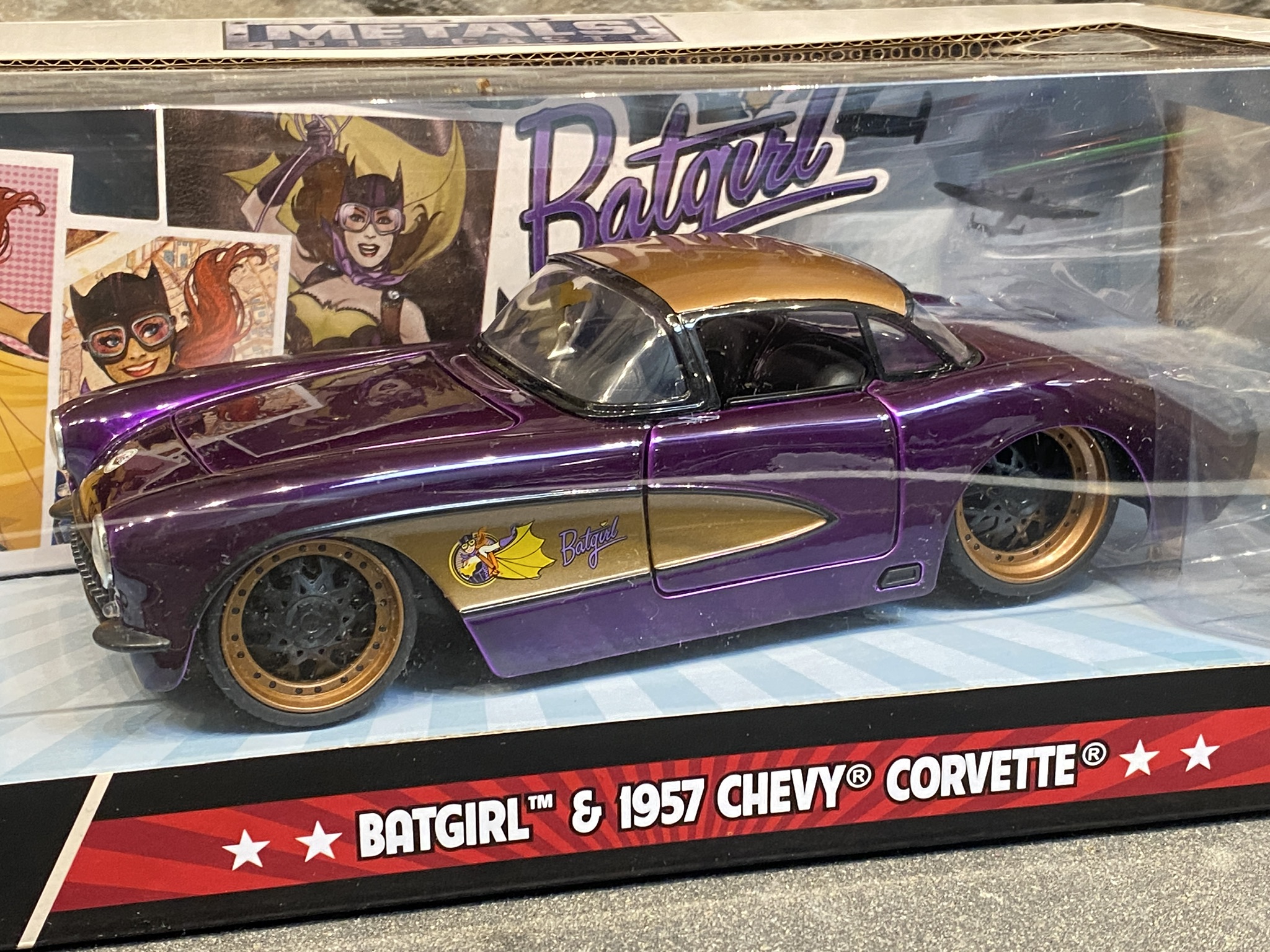 Skala 1/24: DC Comics Bombshells: Chevy Corvette 57', Batgirl fr Jada