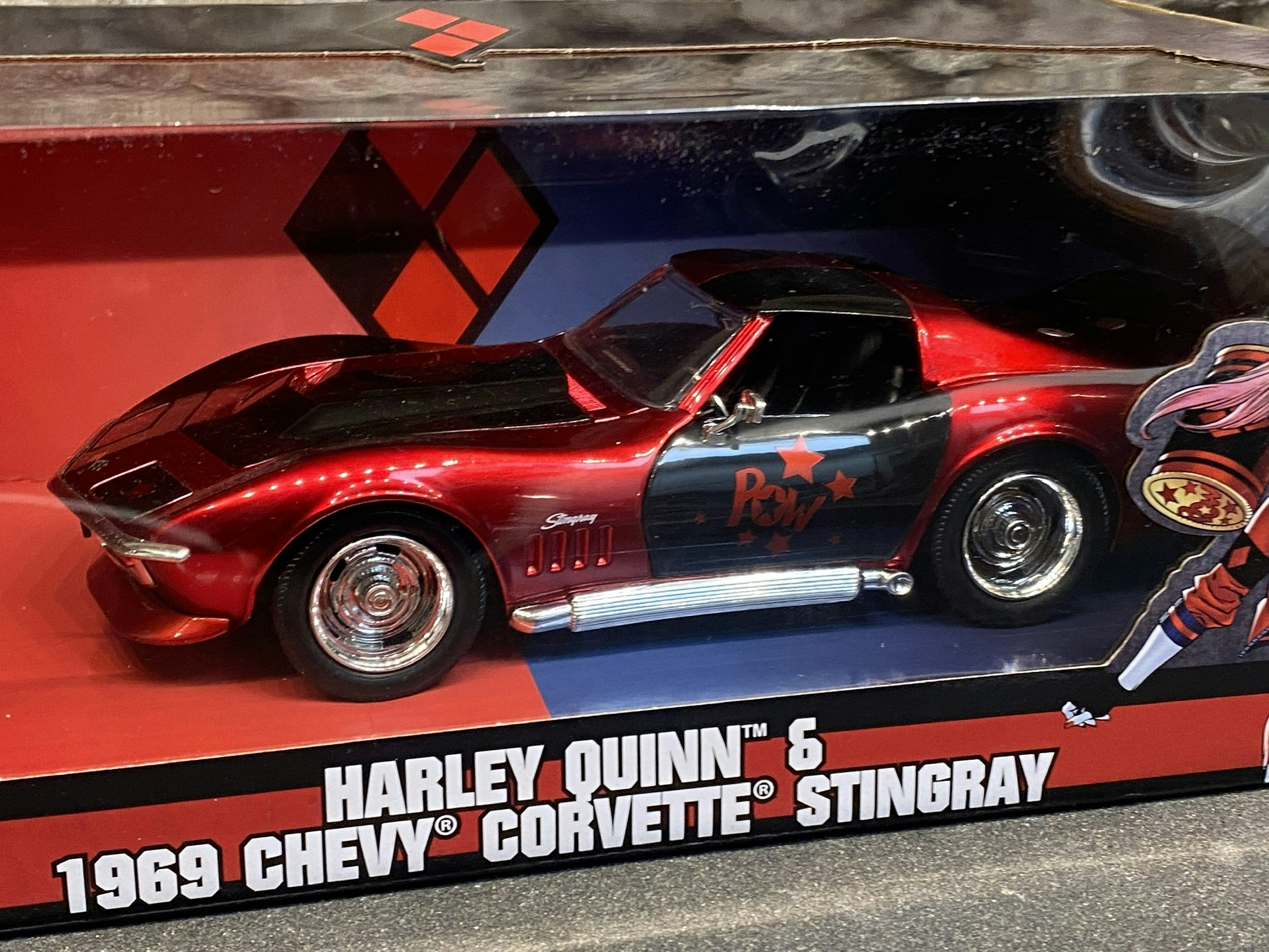 Skala 1/24: DC Comics: Chevy Corvette Stingray 69', Harley Quinn fr Jada