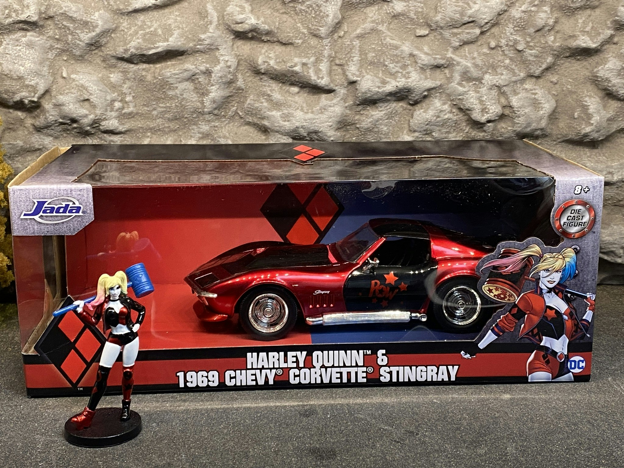 Skala 1/24: DC Comics: Chevy Corvette Stingray 69', Harley Quinn fr Jada