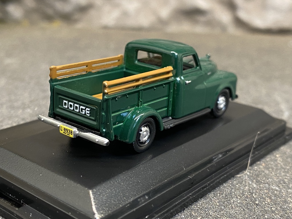 Skala 1/87 Dodge N-1B Pickup, dark green från Oxford