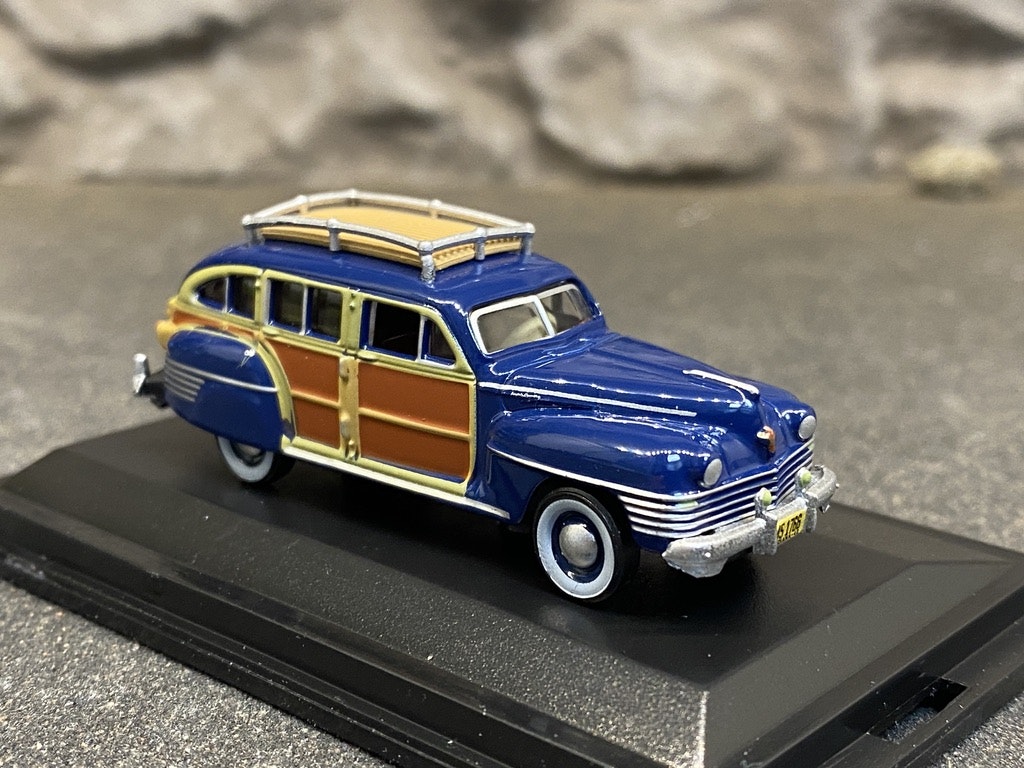 Skala 1/87 Chrysler Town & Country Woody Wagon från Oxford