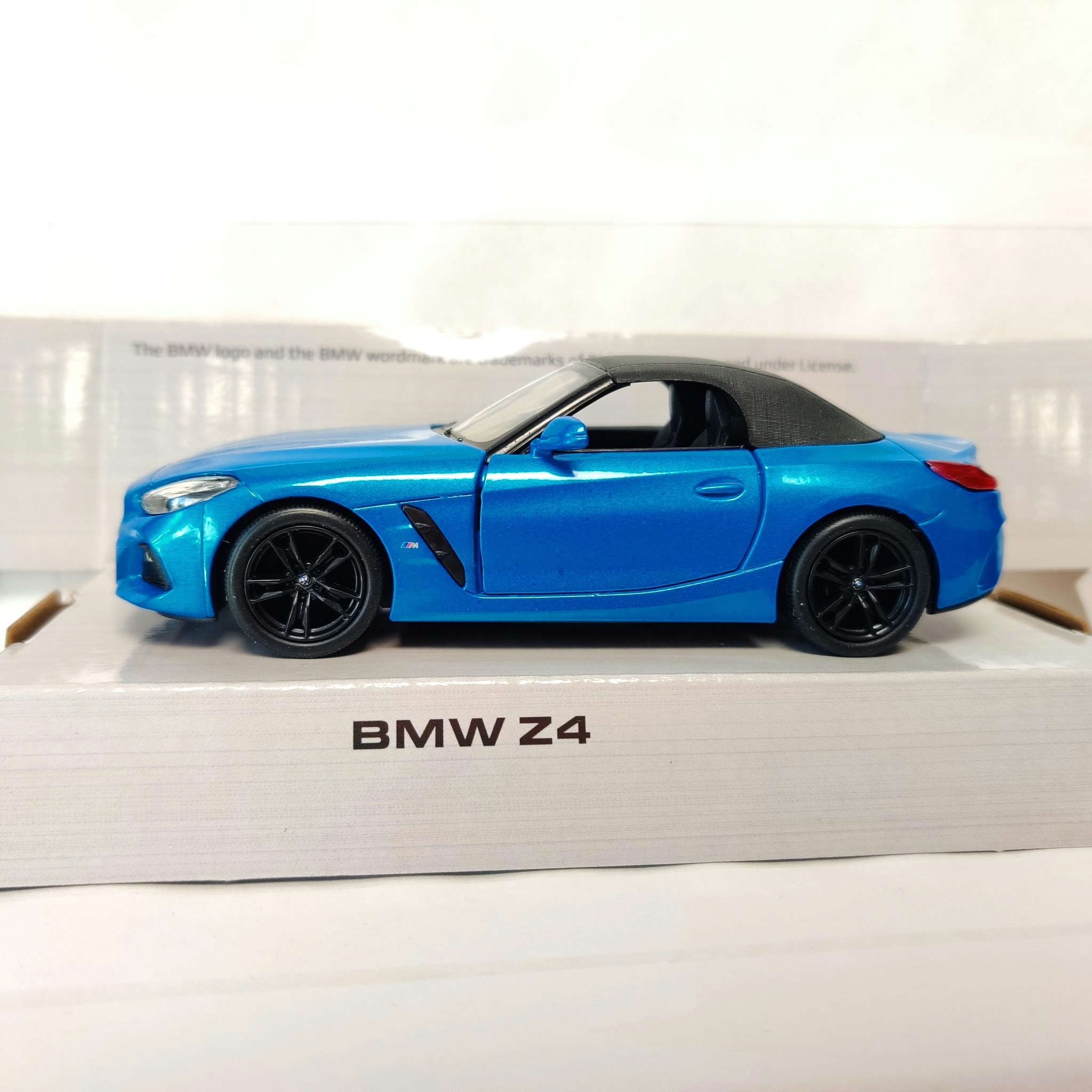 Skala 1/36 BMW Z4 Blå fr Kinsmart