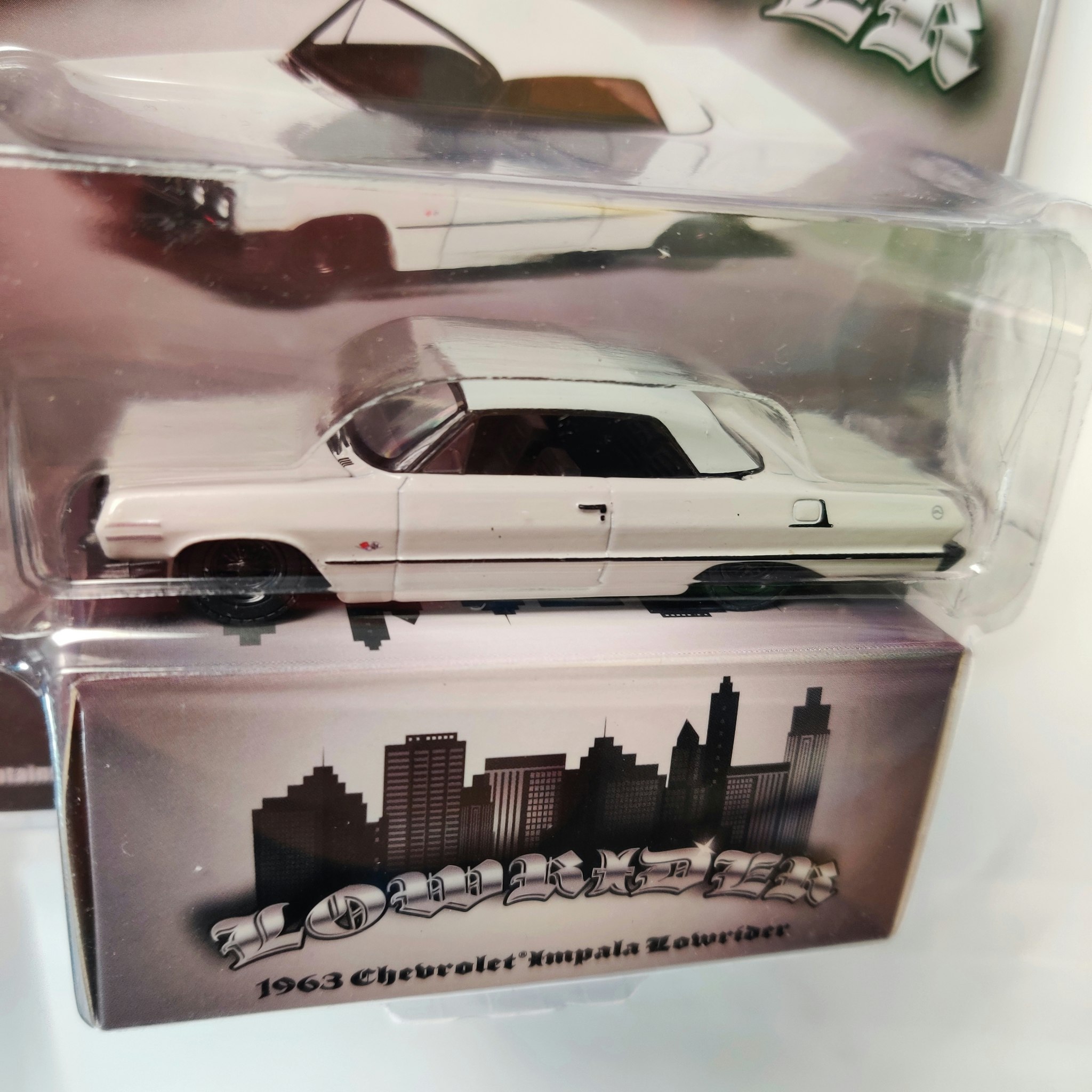 Skala 1/64 Chevrolet Impala Lowrider 63' "LowRider" fr Greenlight Mijo Excl.