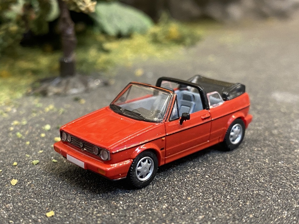 Skala 1/87 - Volkswagen Golf I Cabriolet, Red fr PCX87