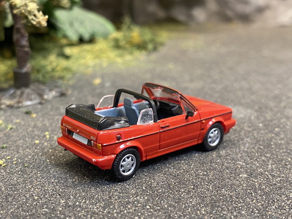 Skala 1/87 - Volkswagen Golf I Cabriolet, Red fr PCX87
