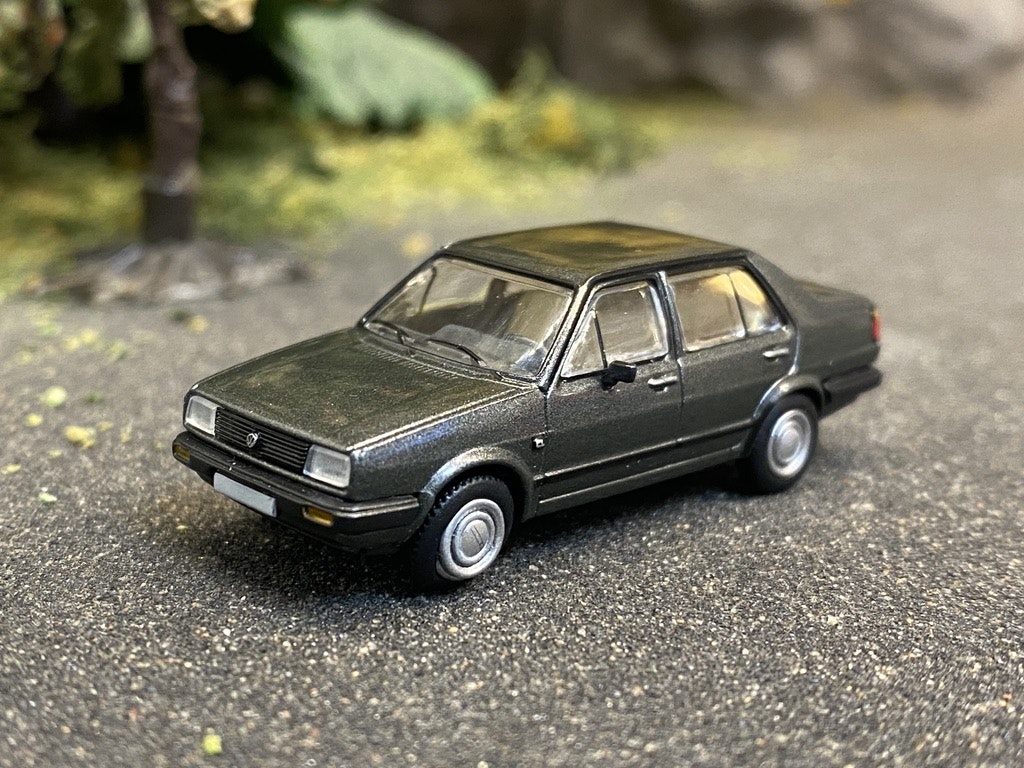 Skala 1/87 - Volkswagen Jetta II, Dark grey metallic fr PCX87