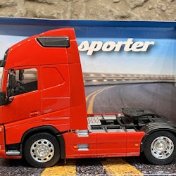 Skala 1/32 WELLY Transporter VOLVO FH Red 4x2