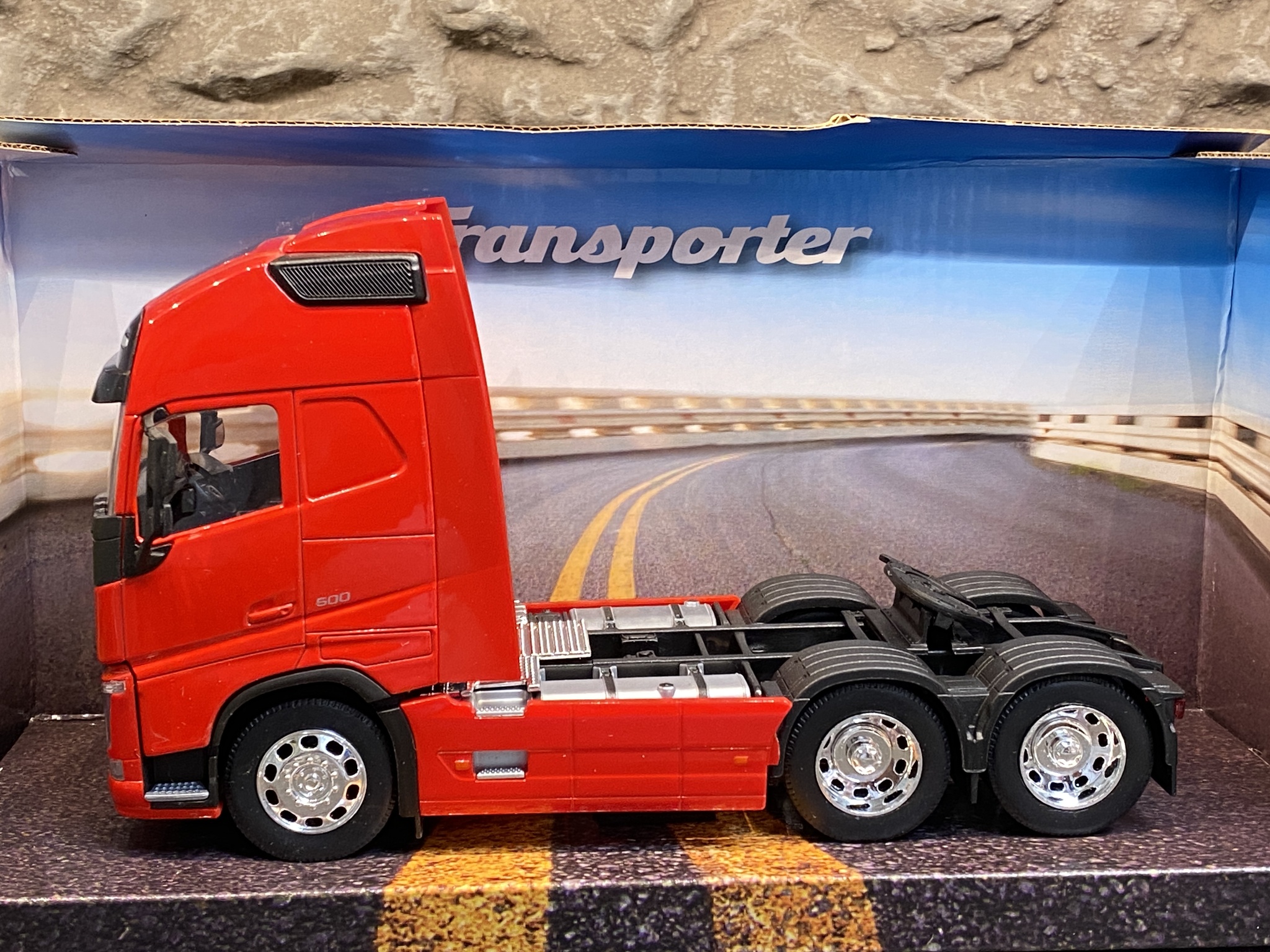 Skala 1/32 WELLY Transporter VOLVO FH Red 6x4