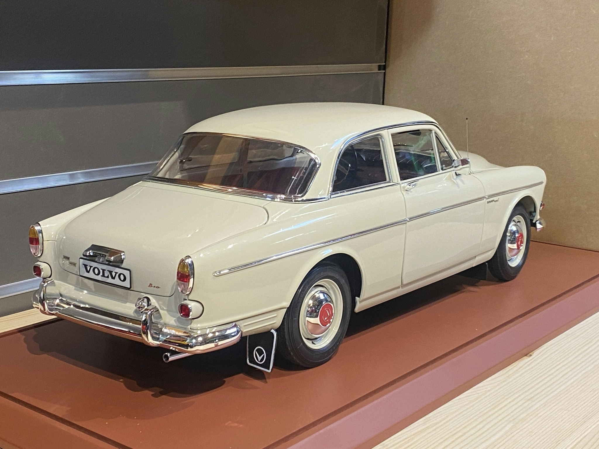 Scale 1/8 Built & modified Volvo 122S Amazon in metal from Ixo Collections