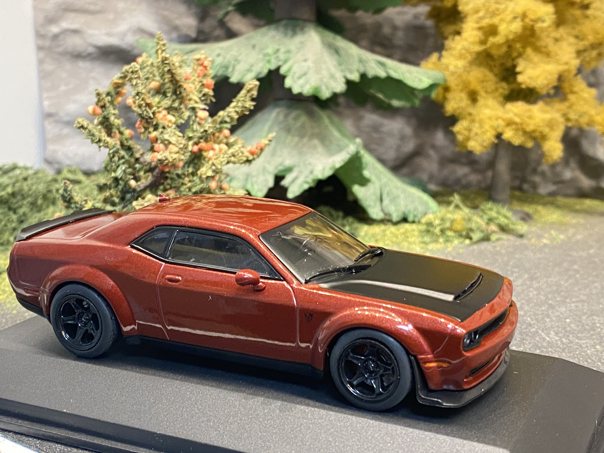 Skala 1/43 Dodge Challenger SRT Demon V8 6,2L – Octane Red – 2018' fr Solido