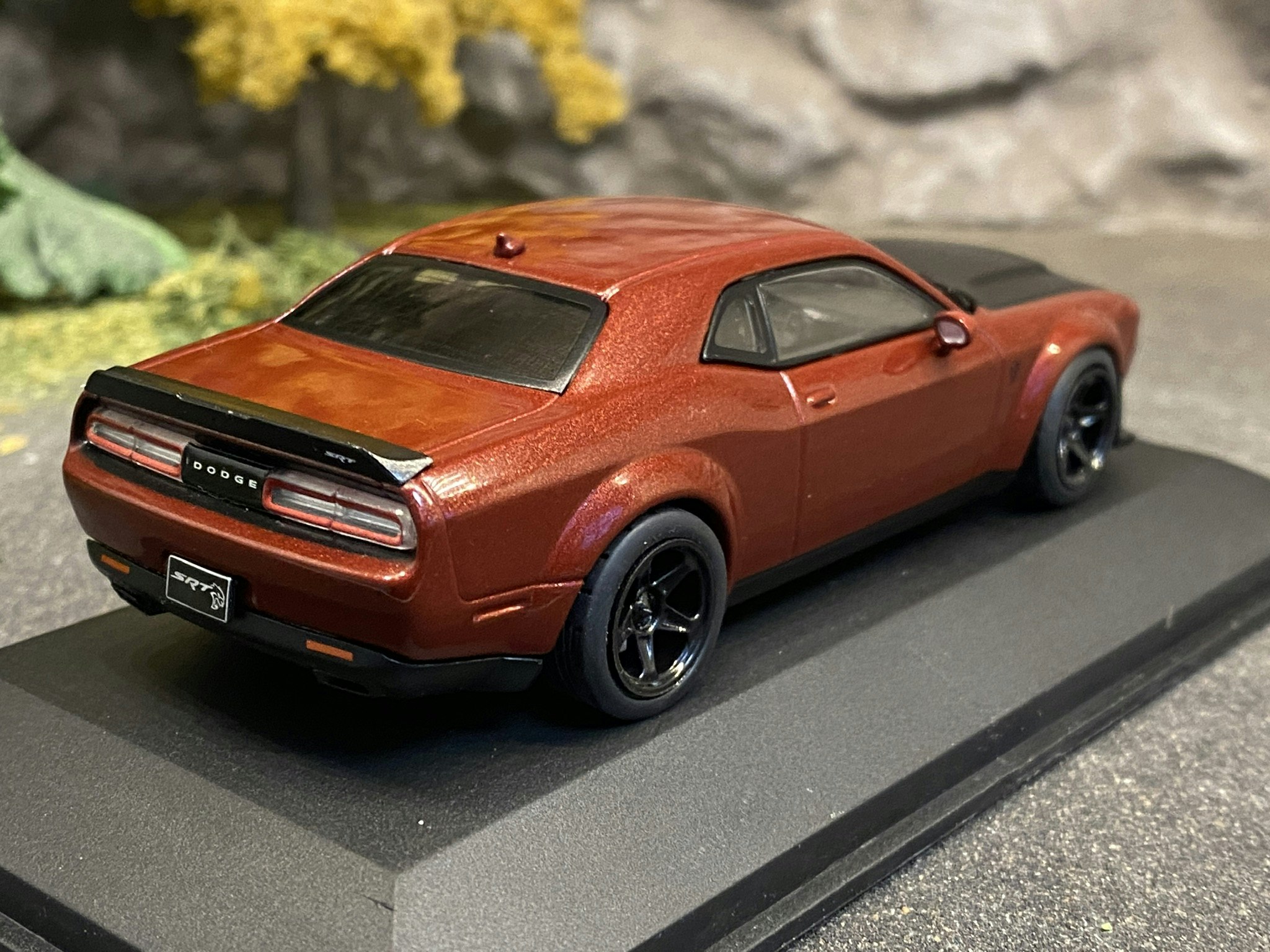 Skala 1/43 Dodge Challenger SRT Demon V8 6,2L – Octane Red – 2018' fr Solido
