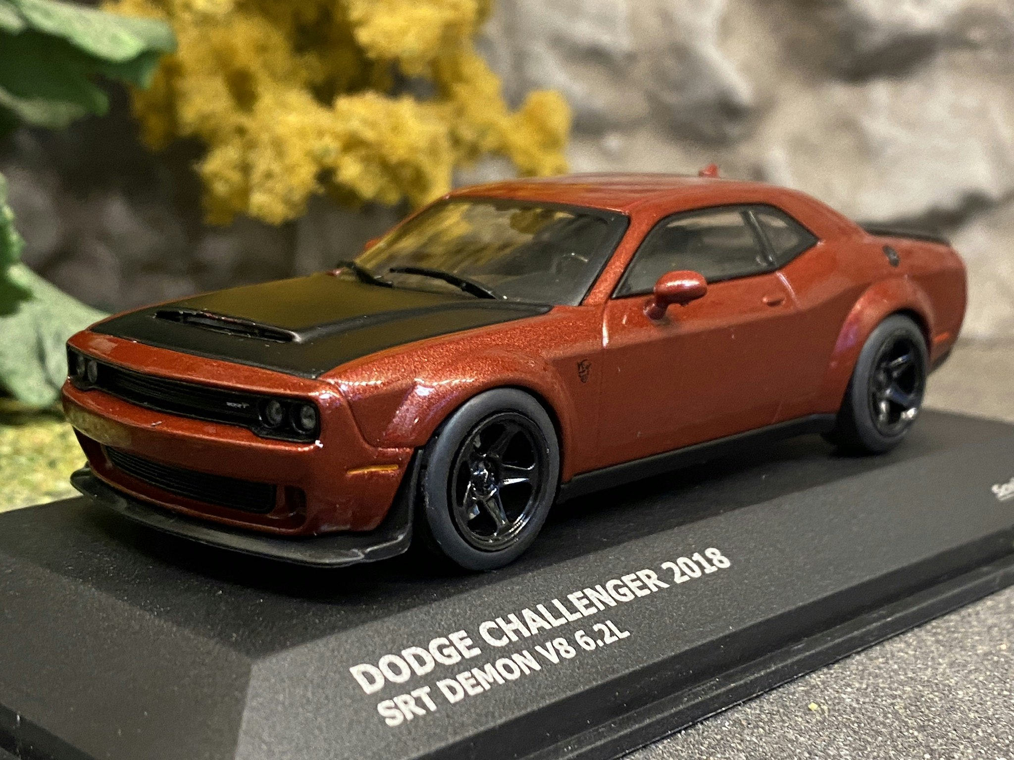 Skala 1/43 Dodge Challenger SRT Demon V8 6,2L – Octane Red – 2018' fr Solido