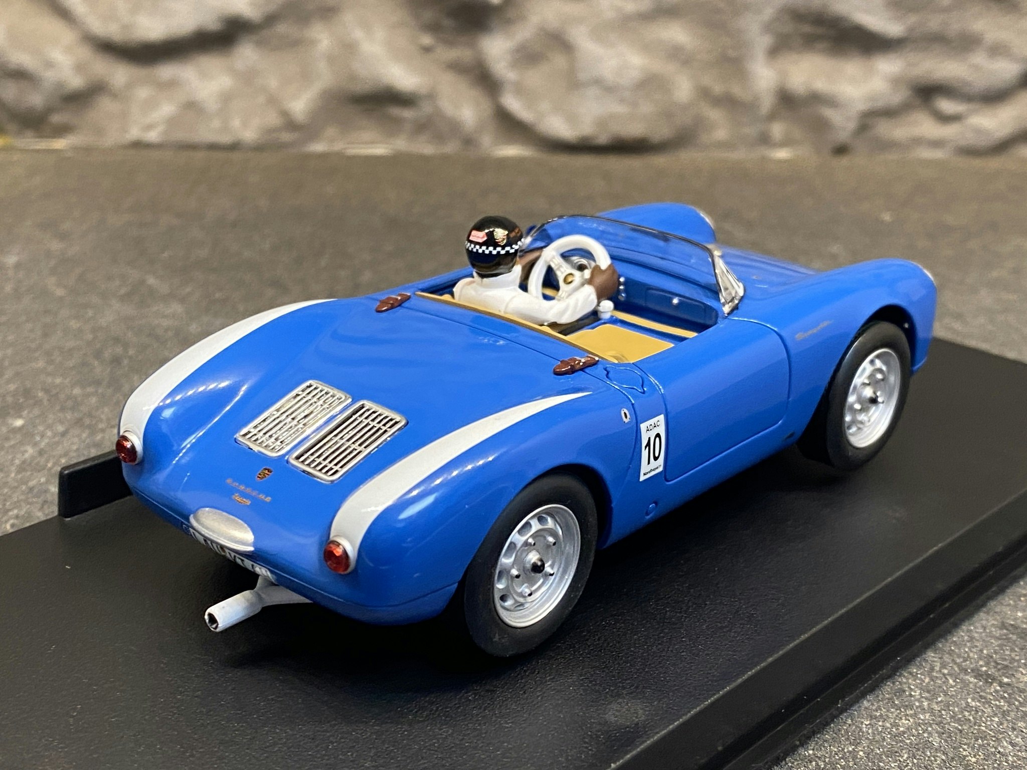 Skala 1/32 Analog Slotcar fr Revell: Porsche 550 Spyder, Blue, Chassinr: 550-0051