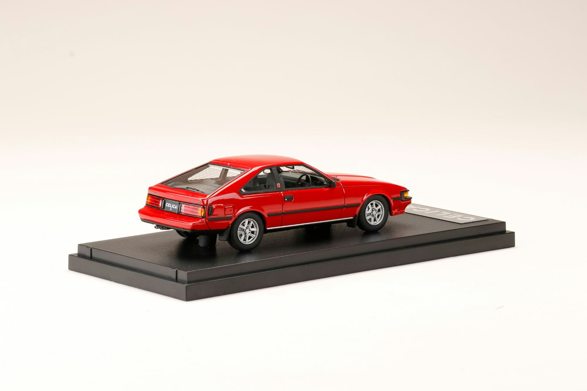 Skala 1/64 Toyota Celica XX 2800GT (A60) 1983, Super Red - HOBBY JAPAN