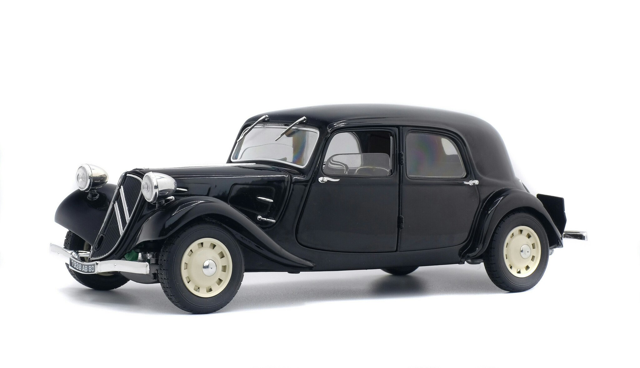 Skala 1/18 CITROËN TRACTION 11CV – Black – 1937 fr. SOLIDO