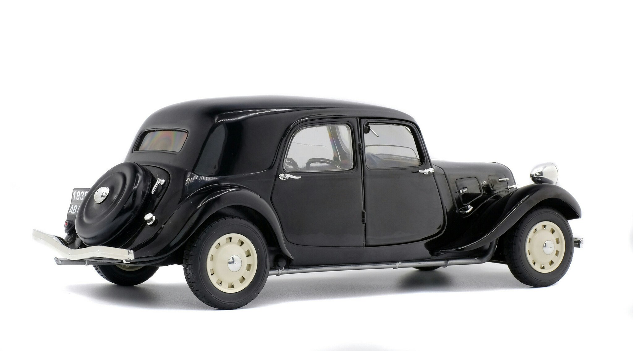 Skala 1/18 CITROËN TRACTION 11CV – Black – 1937 fr. SOLIDO