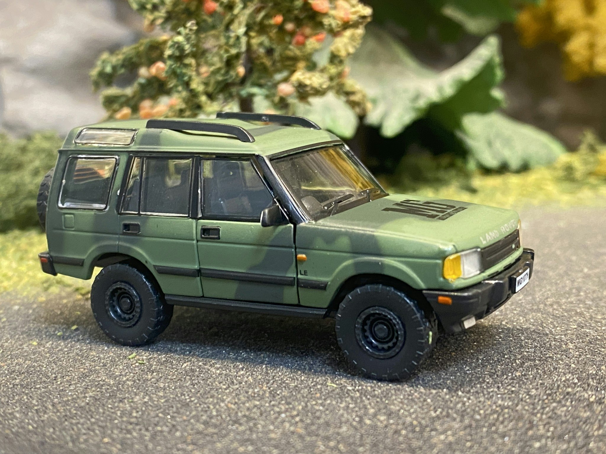 Skala 1/64 Military equipped Land Rover Discovery 1 w accessories fr BM Creations + MG