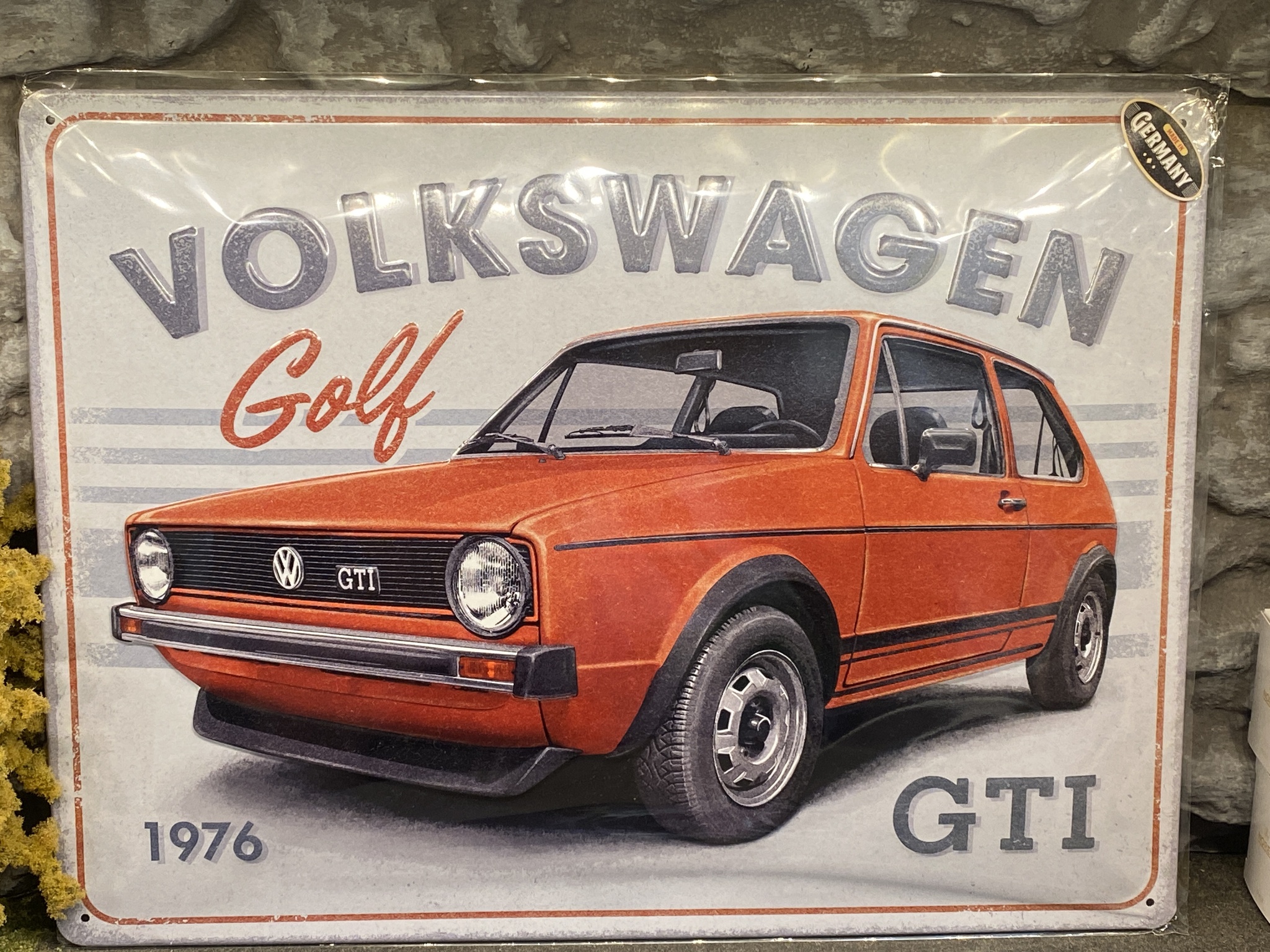 NYHET! Plåtskylt ca 30 x 40 cm Motiv: Volkswagen Golf GTI 1976
