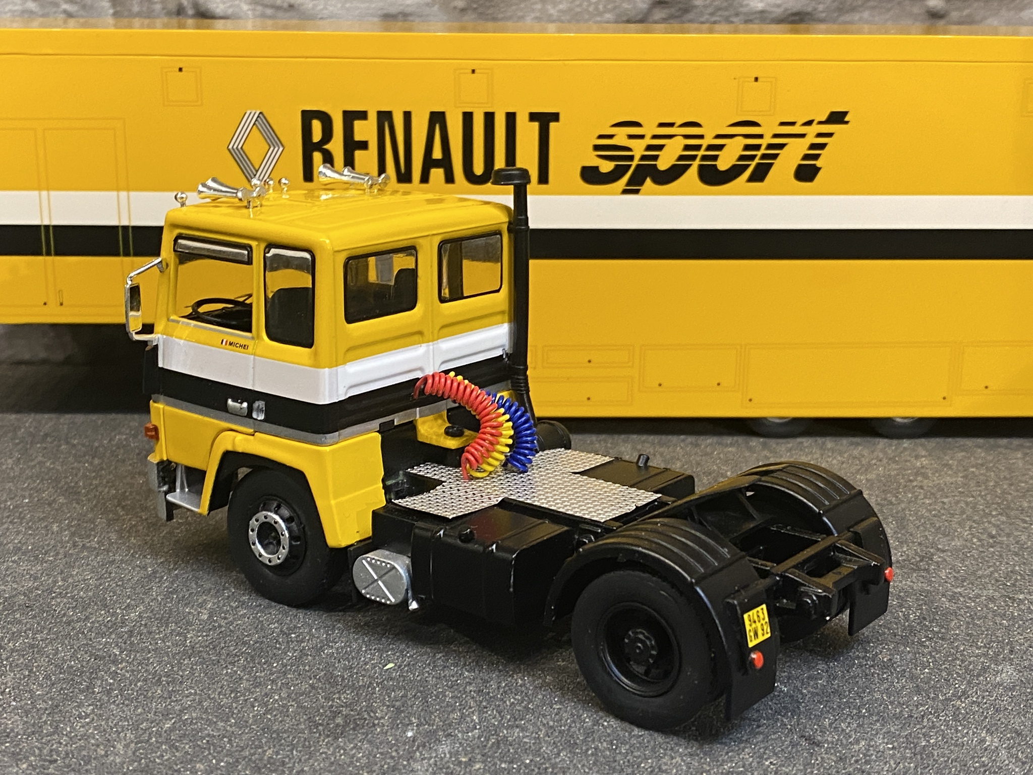 Skala 1/43 Berliet TR350 "Renault Sport" Transporter fr IXO models