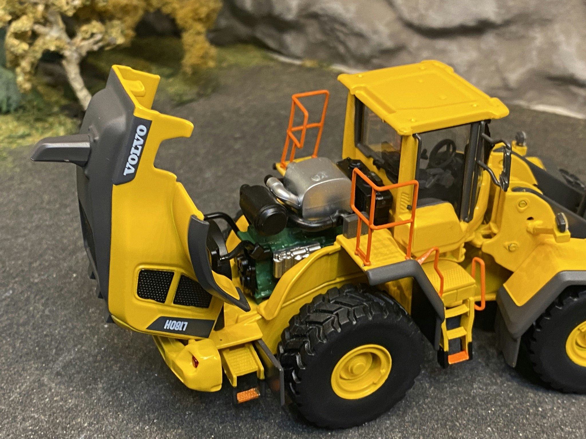 Skala 1/50 VOLVO L180H Wheel loader fr Motorart - YAKOL
