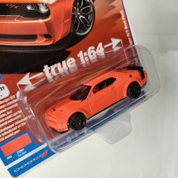 Skala 1/64 - Dodge Challenger R/T Scat Pack 19' Rel.3 Ver.A från Auto World