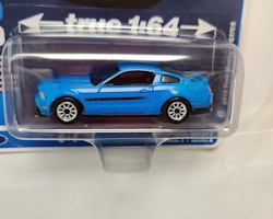 Skala 1/64 - Ford Mustang GT/CS 12' Rel.3 Ver.A från Auto World