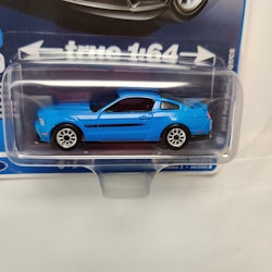 Skala 1/64 - Ford Mustang GT/CS 12' Rel.3 Ver.A från Auto World