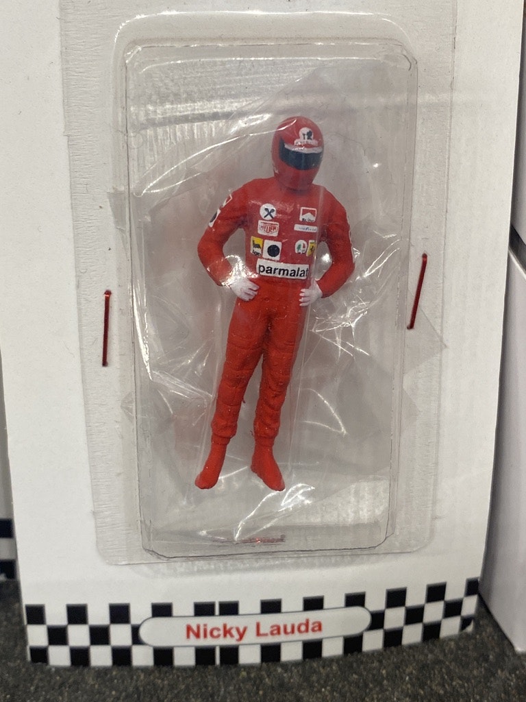 Skala 1/43, 0-scale figure, Nicky Lauda in red overalls w more advertises fr Cartrix