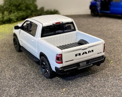 Skala 1/43 (1/46) RAM 1500 2019' White fr Kinsmart