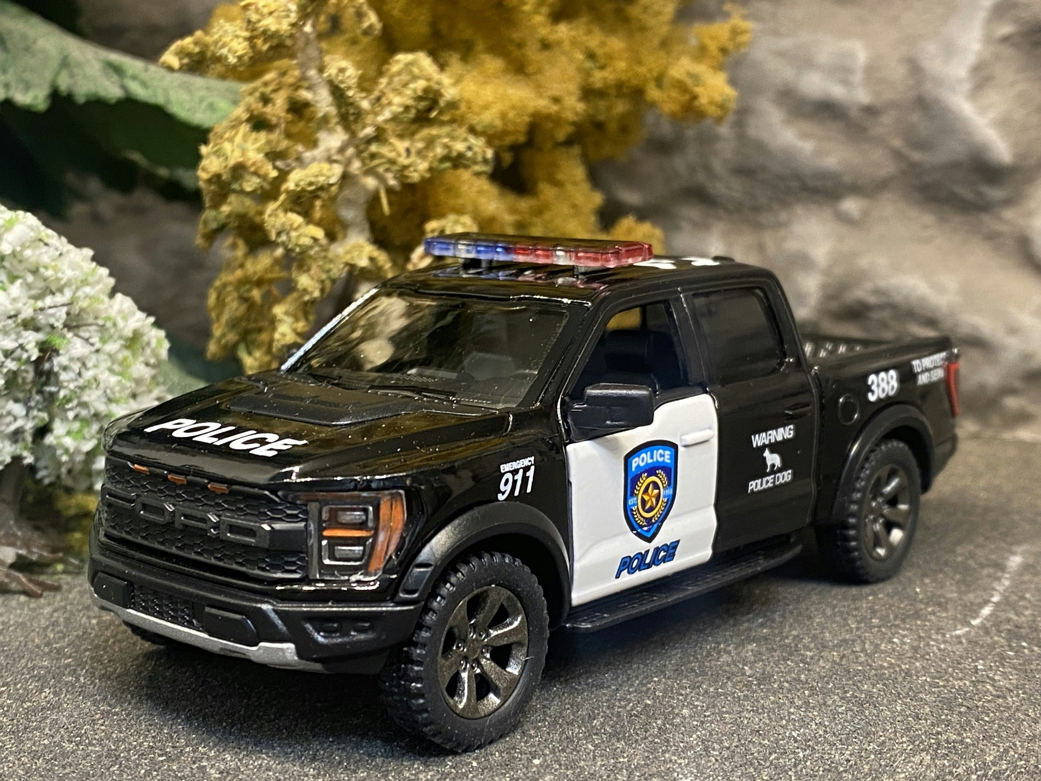 Skala 1/43 (1/46) Ford F-150 Raptor 2022' Police Edition fr Kinsmart