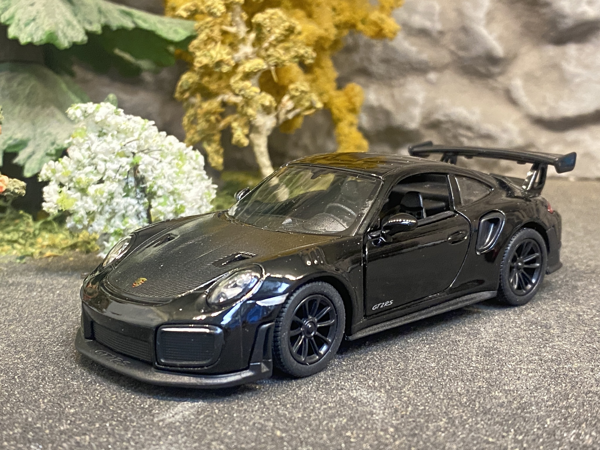 Skala 1/36 Porsche 911 GT2 RS Black fr Kinsmart