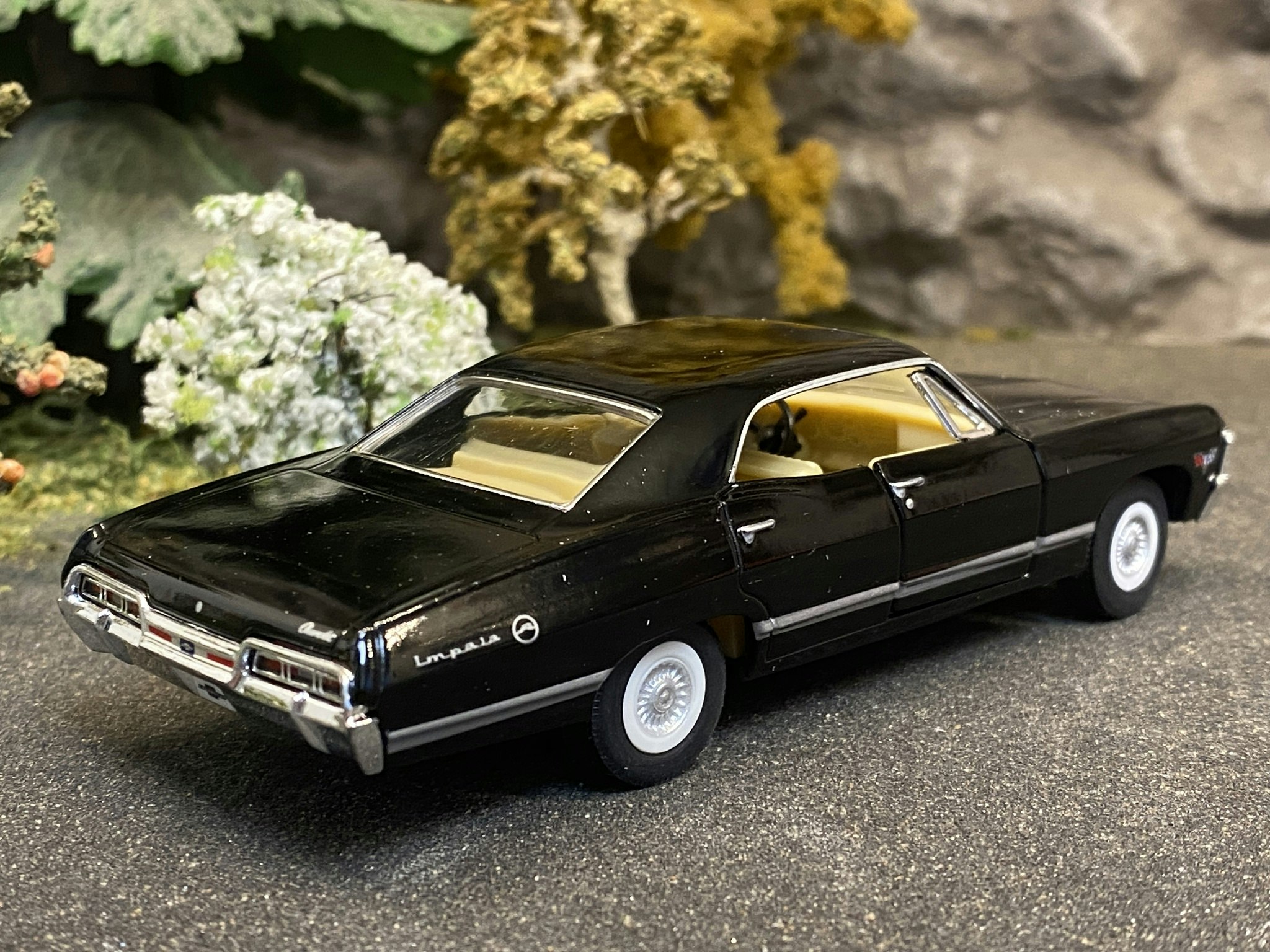 Skala 1/43 Chevrolet Impala 1967, Black fr Kinsmart