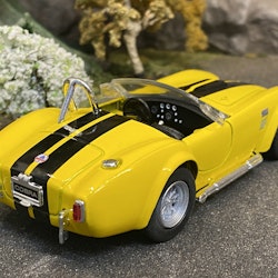 Skala 1/32 Shelby Cobra 427 S/C 1965' Yellow w stripes fr Kinsmart