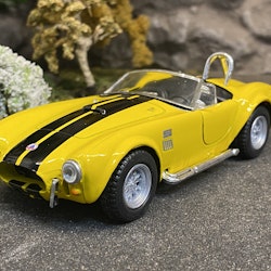 Skala 1/32 Shelby Cobra 427 S/C 1965' Yellow w stripes fr Kinsmart