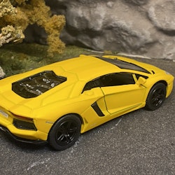 Skala 1/38 Lamborghini Aventador LP 700-4, Matte Yellow fr Kinsmart