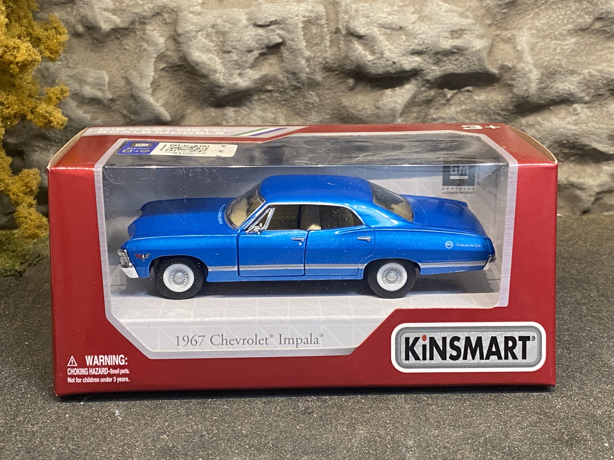 Skala 1/43 Chevrolet Impala 1967, Blue, with box/låda fr Kinsmart