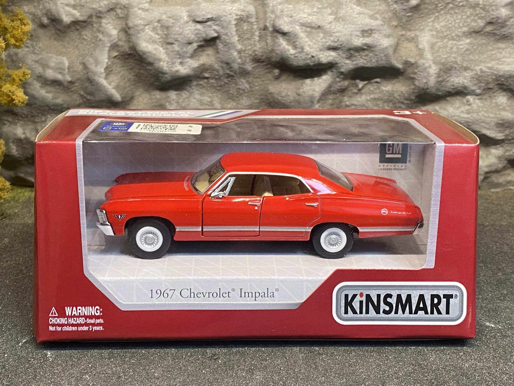 Skala 1/43 Chevrolet Impala 1967, Red, with box/låda fr Kinsmart