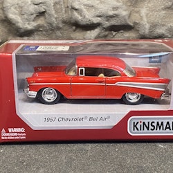 Skala 1/43 Chevrolet Bel Air 1957, Red, with box/låda fr Kinsmart