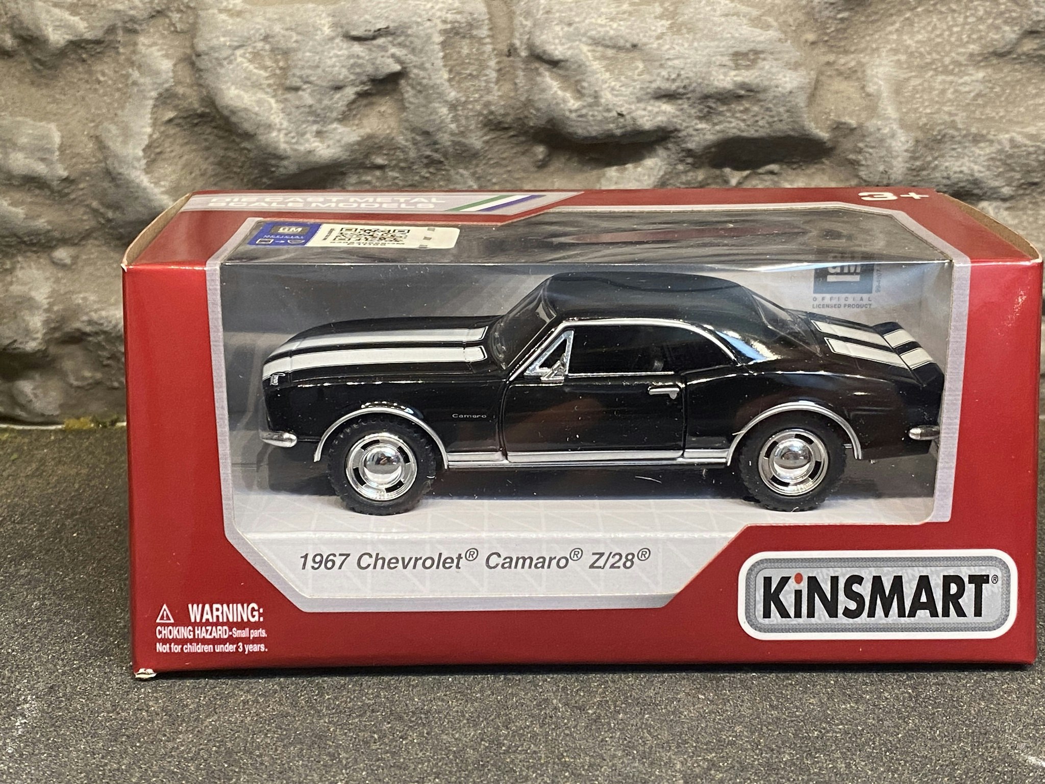 Skala 1/43 Chevrolet Camaro 1967 Z28, Black w stripes, with box/låda fr Kinsmart