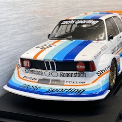 Skala 1/18 BMW 320 Gr.5, No.55, Sachs, DRM, Nürburgring 1978 fr MCG/Model Car Group