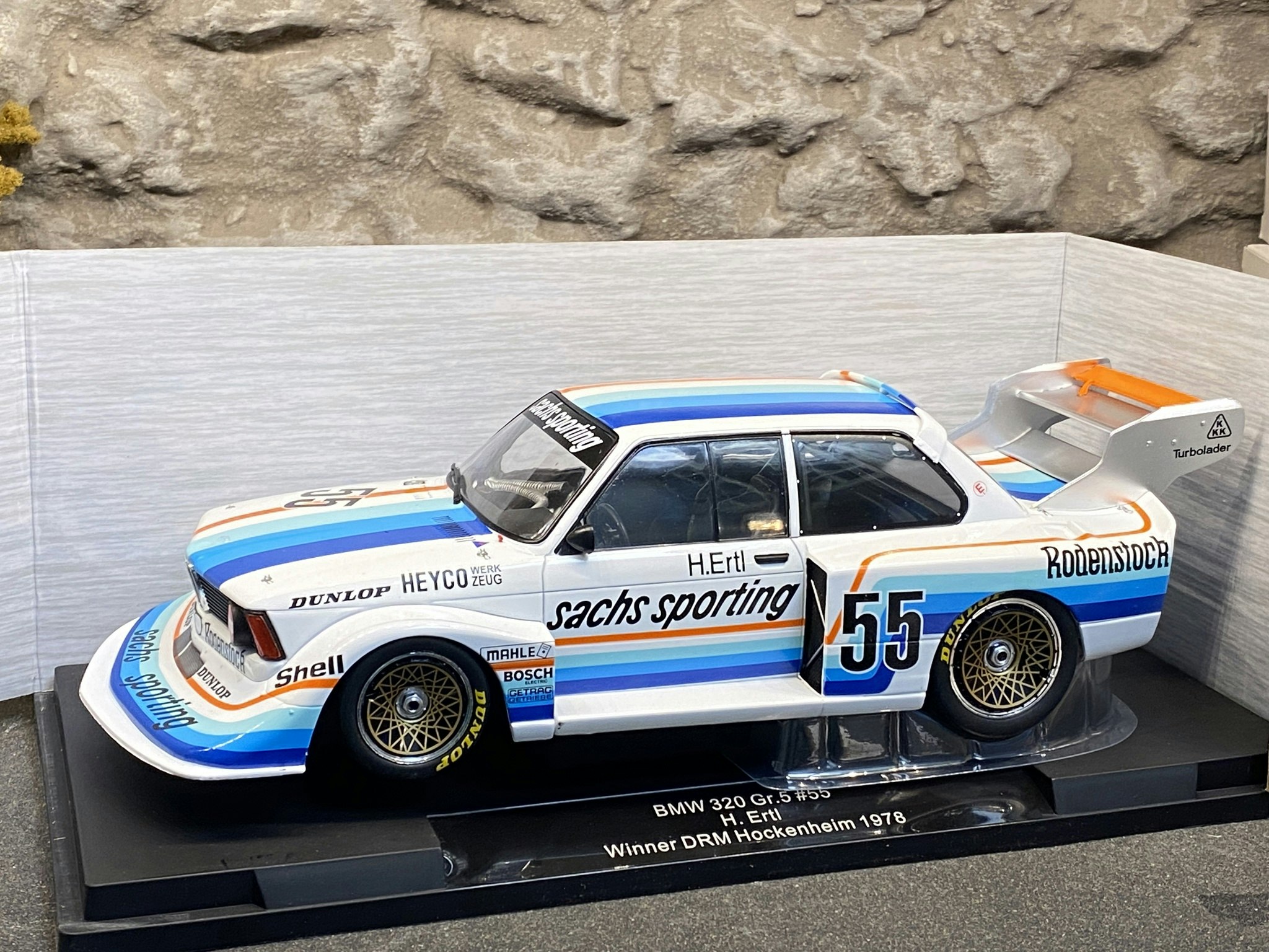 Skala 1/18 BMW 320 Gr.5, No.55, Sachs, DRM, Nürburgring 1978