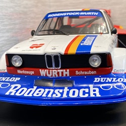 Skala 1/18 BMW 320 Gr.5 #4, Rodenstock, DRM, Zolder 1979 fr MCG/Model Car Group