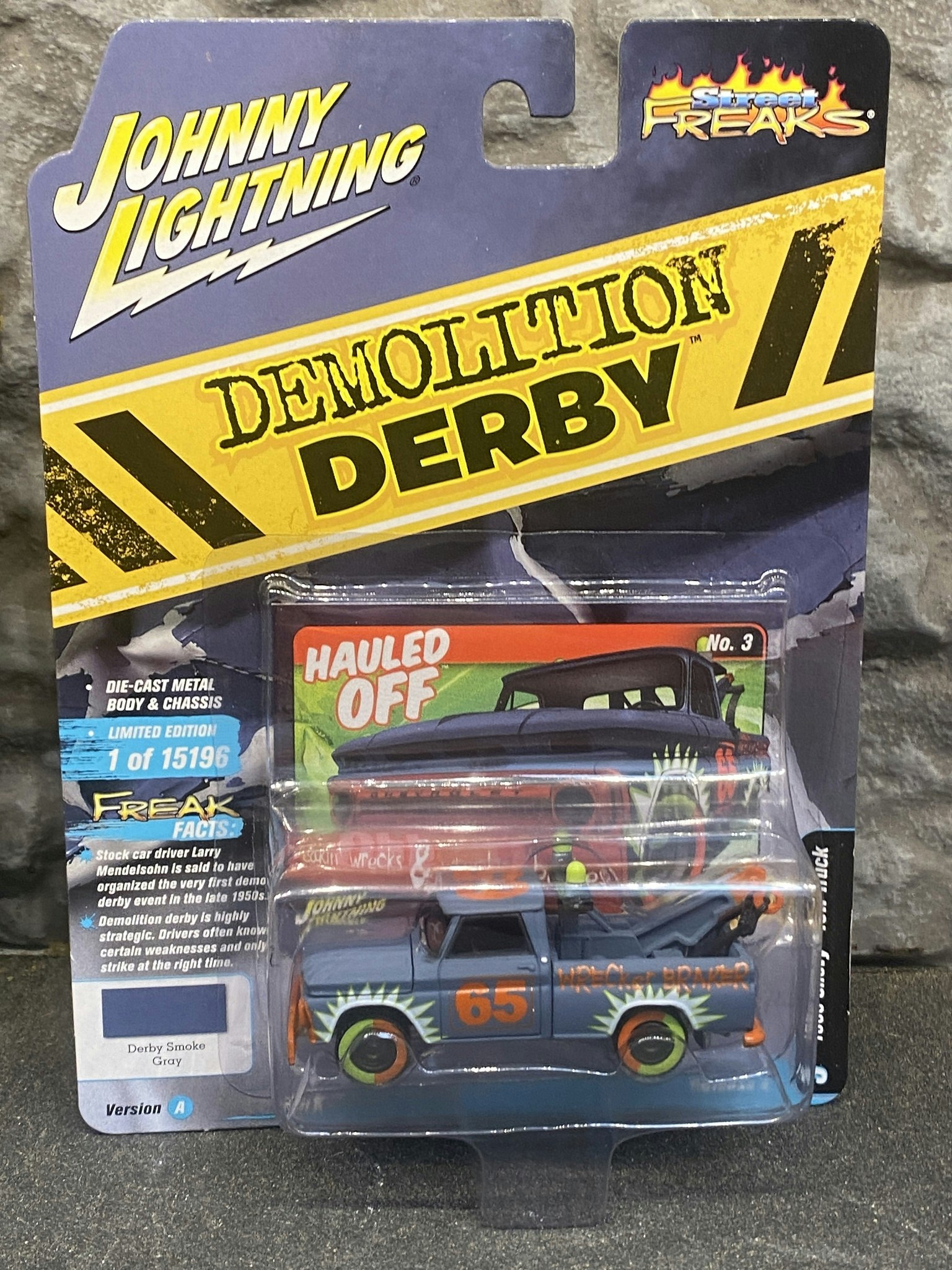 Skala 1/64 Chevrolet Truck Tow Truck, Demolition Derby, Flat Smoke fr Johnny Lightning