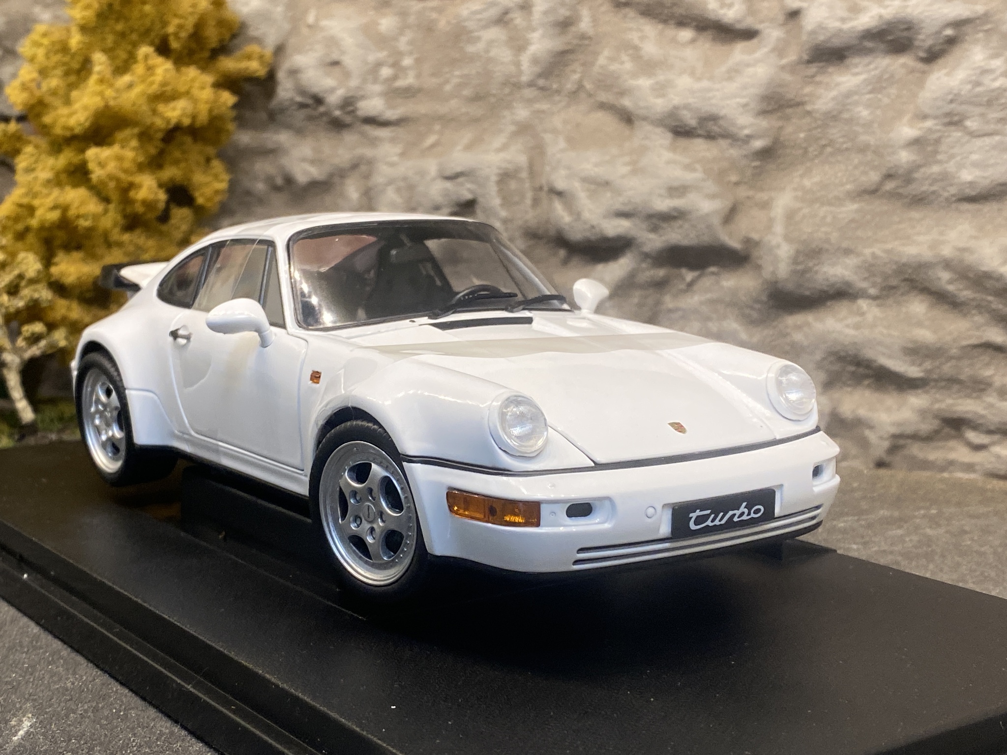 Skala 1/18 Porsche 964 Turbo, White, Nex-models / Welly