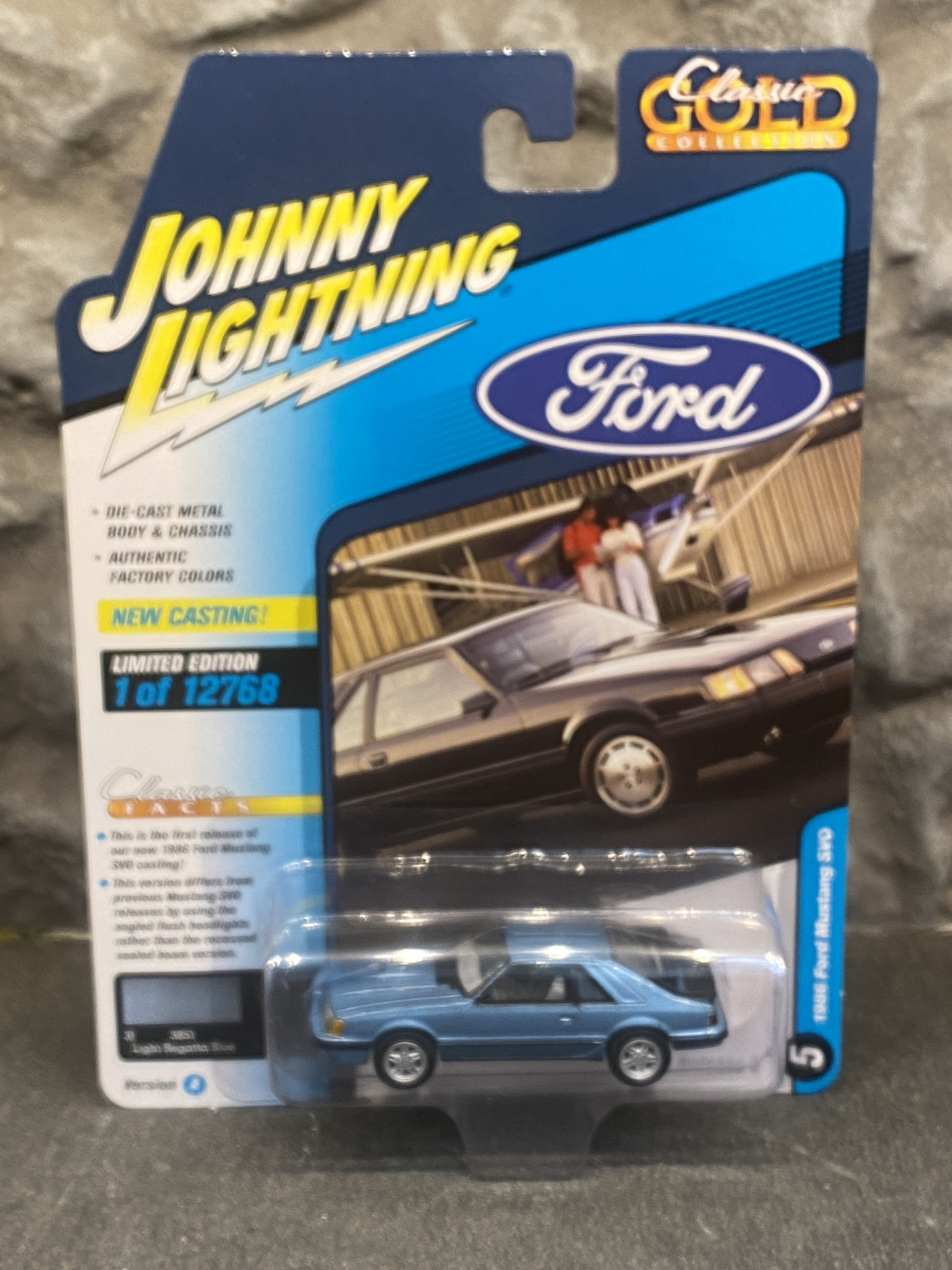 Skala 1/64 - Ford Mustang SVO 1986' Rel.2, Light Regata Blue fr Johnny Lightning