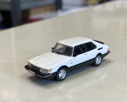 Skala 1/87 - SAAB 900 Turbo, White/black fr PCX87