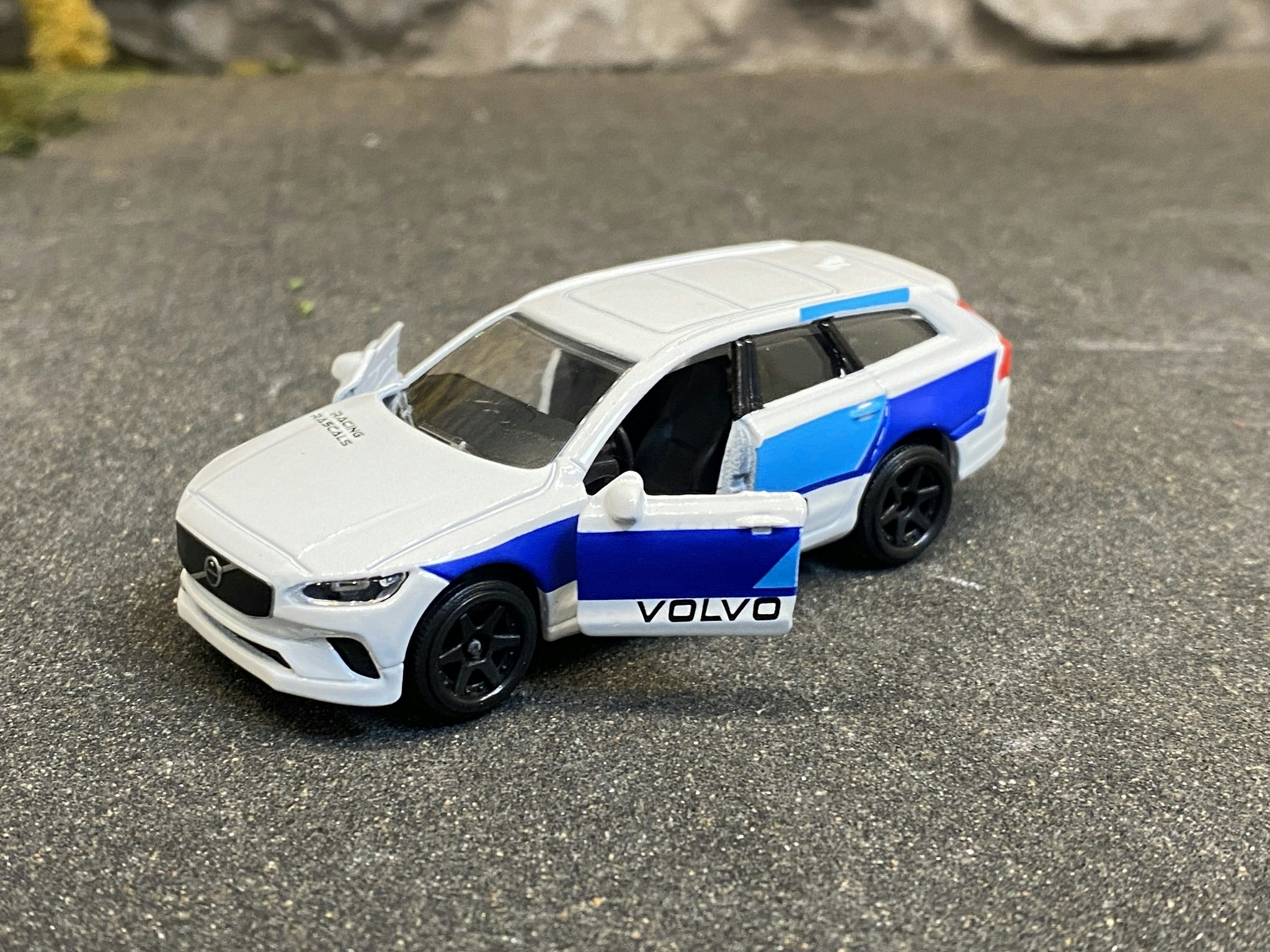 NEW! Skala 1/64 Volvo V90 - Racing cars fr Majorette