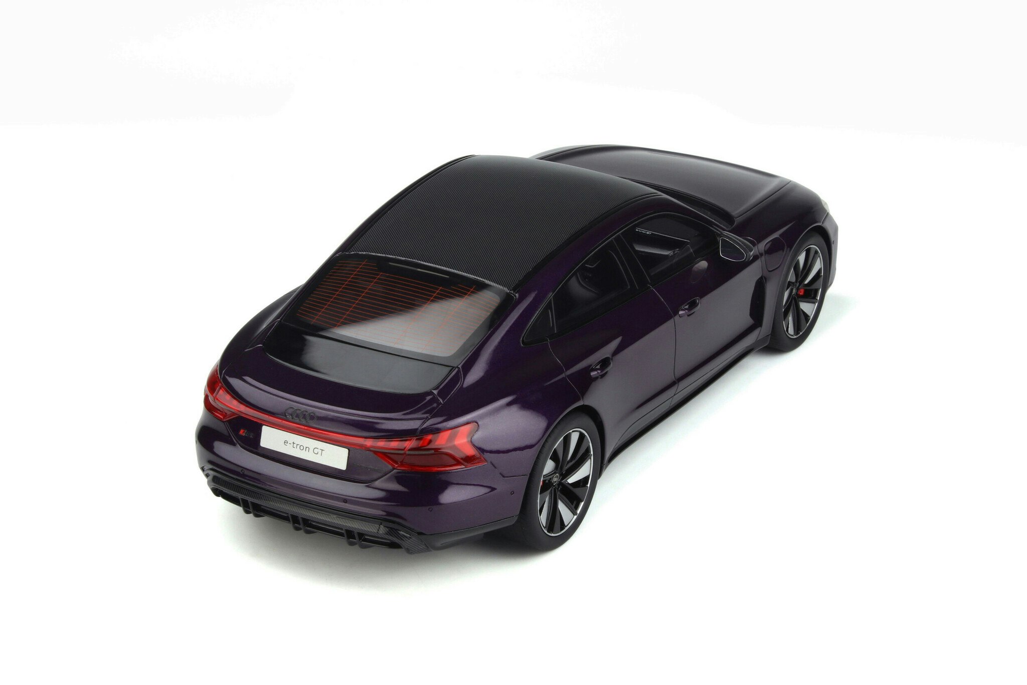Skala 1/18 Audi RS E-TRON GT, Purple fr GT Spirit (GT-392)