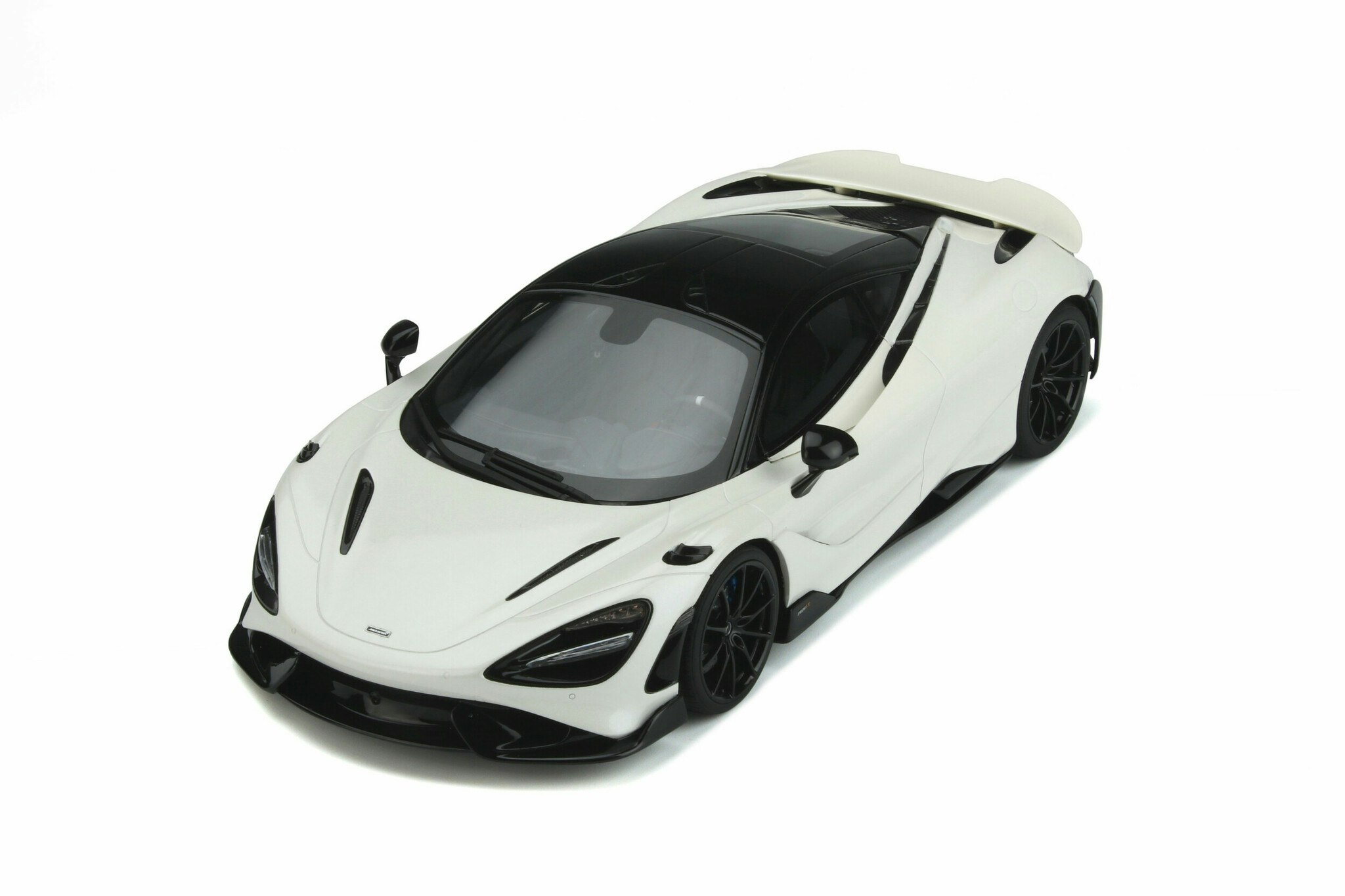 Skala 1/18 McLaren 765 LT fr GT Spirit (GT-861)